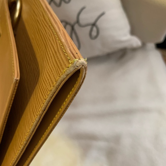 Louis Vuitton Epi Lena 32 Beige Clutch - Picture 16 of 16